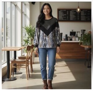 Women’s Blue Snakeskin Print Top. Long Sleeve Hailey&Co. Sequins Top Of Shirt, L